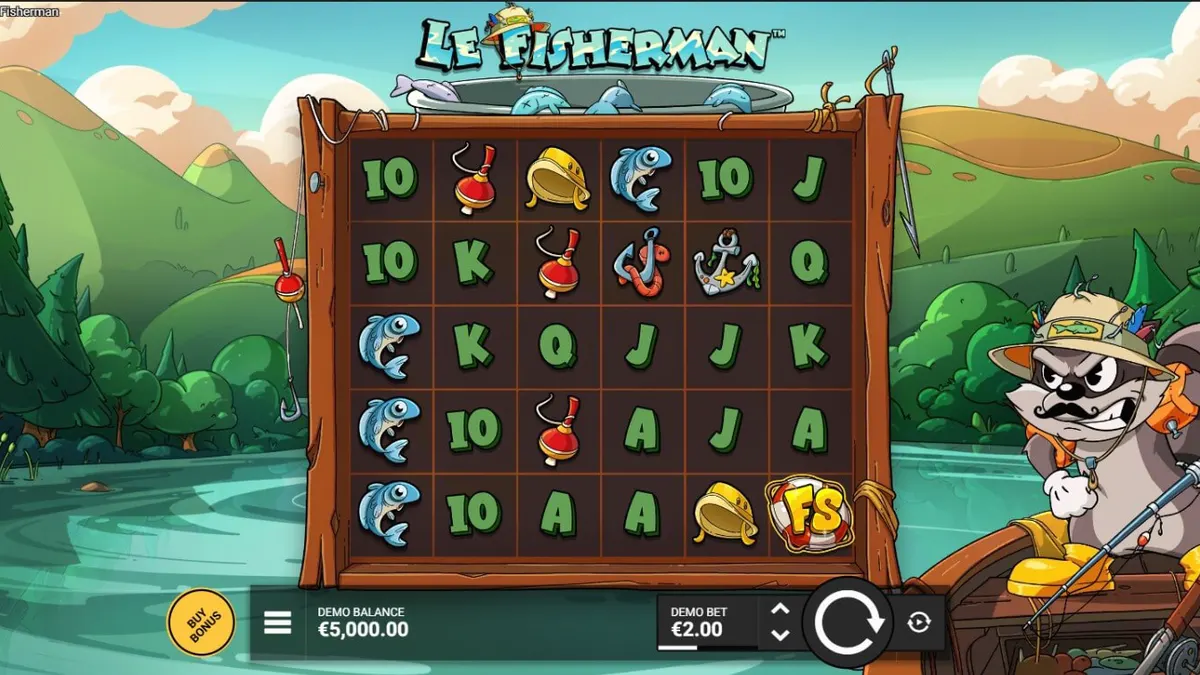 Imagem do slot Le Fisherman com Smokey o guaxinim pescando em um barco, destacando o tema divertido e cartoonizado.